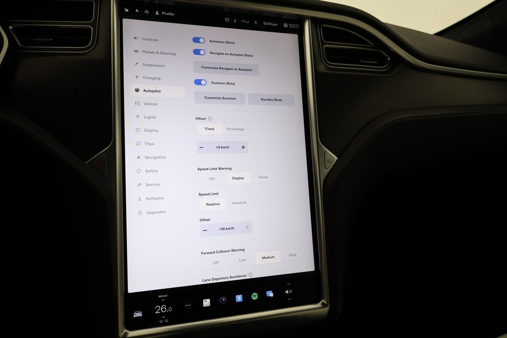 TESLA MODEL S 2018 100D / Paranneltu Autopilot / Ilma-alusta / Premium Audio / P. Kamera / KeylessGo / Valkoinen nahkasisusta - 3,99 % KORKOTARJOUS TÄHÄN AUTOON - 31.5. ASTI! - 