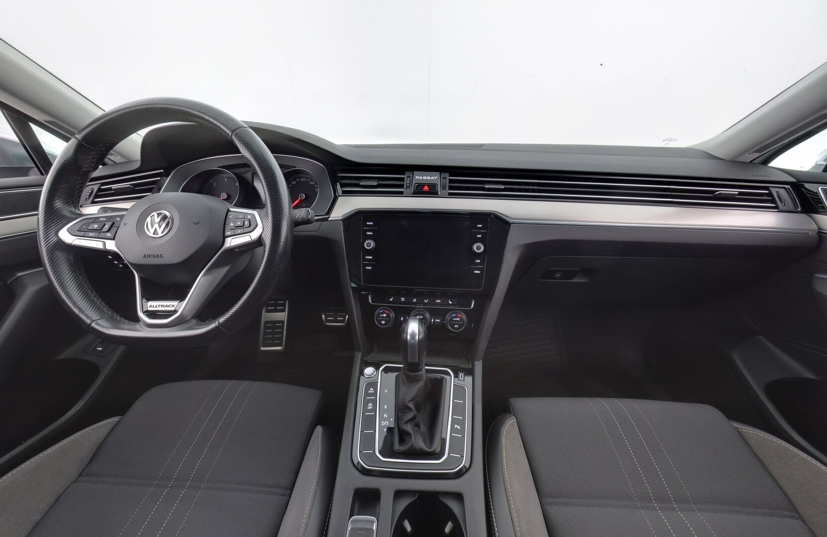 VOLKSWAGEN PASSAT 2020 Variant Alltrack 2,0 TDI SCR 140 kW (190 hv) 4MOTION DSG-automaatti - Webasto | Adapt. Vakkari | Matrix LED | Koukku | Apple&Android | Ratinlämmitin | Jakopää ja mekatroniikka 03/2026