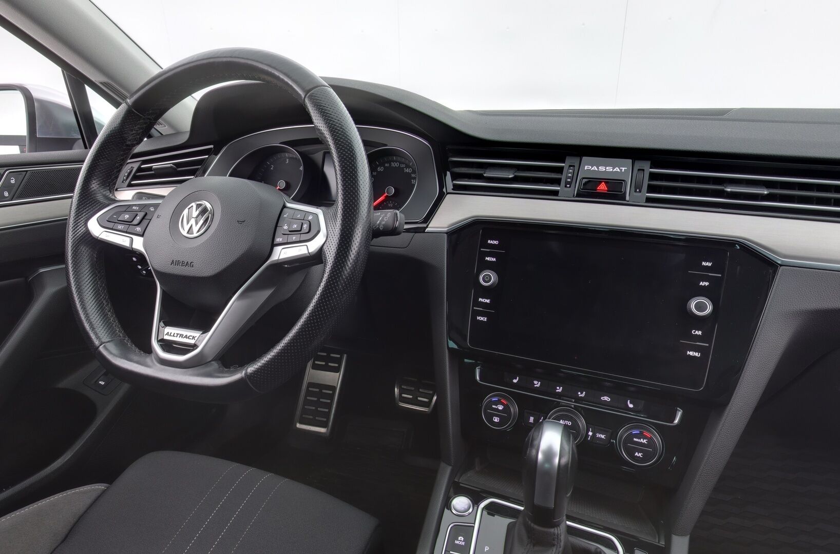 VOLKSWAGEN PASSAT 2020 Variant Alltrack 2,0 TDI SCR 140 kW (190 hv) 4MOTION DSG-automaatti - Webasto | Adapt. Vakkari | Matrix LED | Koukku | Apple&Android | Ratinlämmitin | Jakopää ja mekatroniikka 03/2026