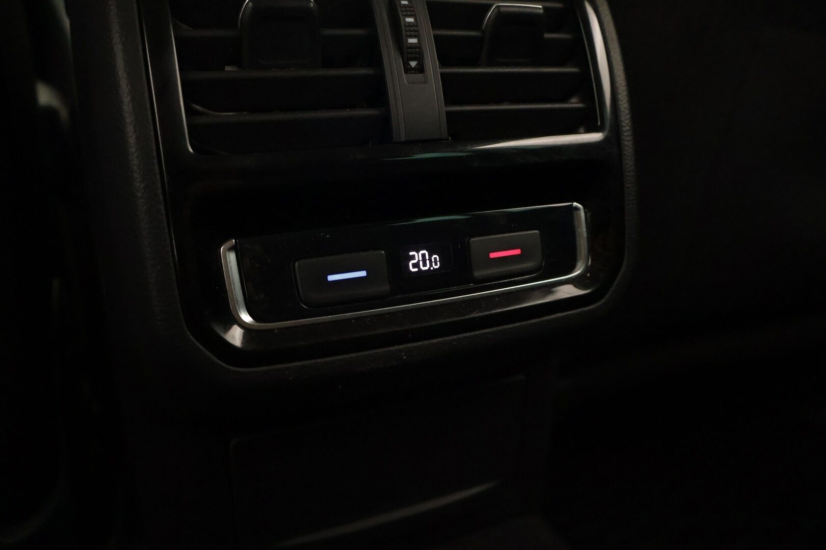 VOLKSWAGEN PASSAT 2020 Variant Alltrack 2,0 TDI SCR 140 kW (190 hv) 4MOTION DSG-automaatti - | ACC | Matrix LED | Navi | Koukku | Apple&Android | Ratinlämmitin | Webasto | Jakopää ja mekatroniikka 03/2026 |