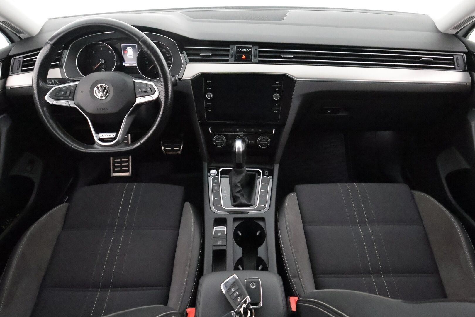 VOLKSWAGEN PASSAT 2020 Variant Alltrack 2,0 TDI SCR 140 kW (190 hv) 4MOTION DSG-automaatti - Webasto | Adapt. Vakkari | Matrix LED | Koukku | Apple&Android | Ratinlämmitin | Jakopää ja mekatroniikka 03/2026