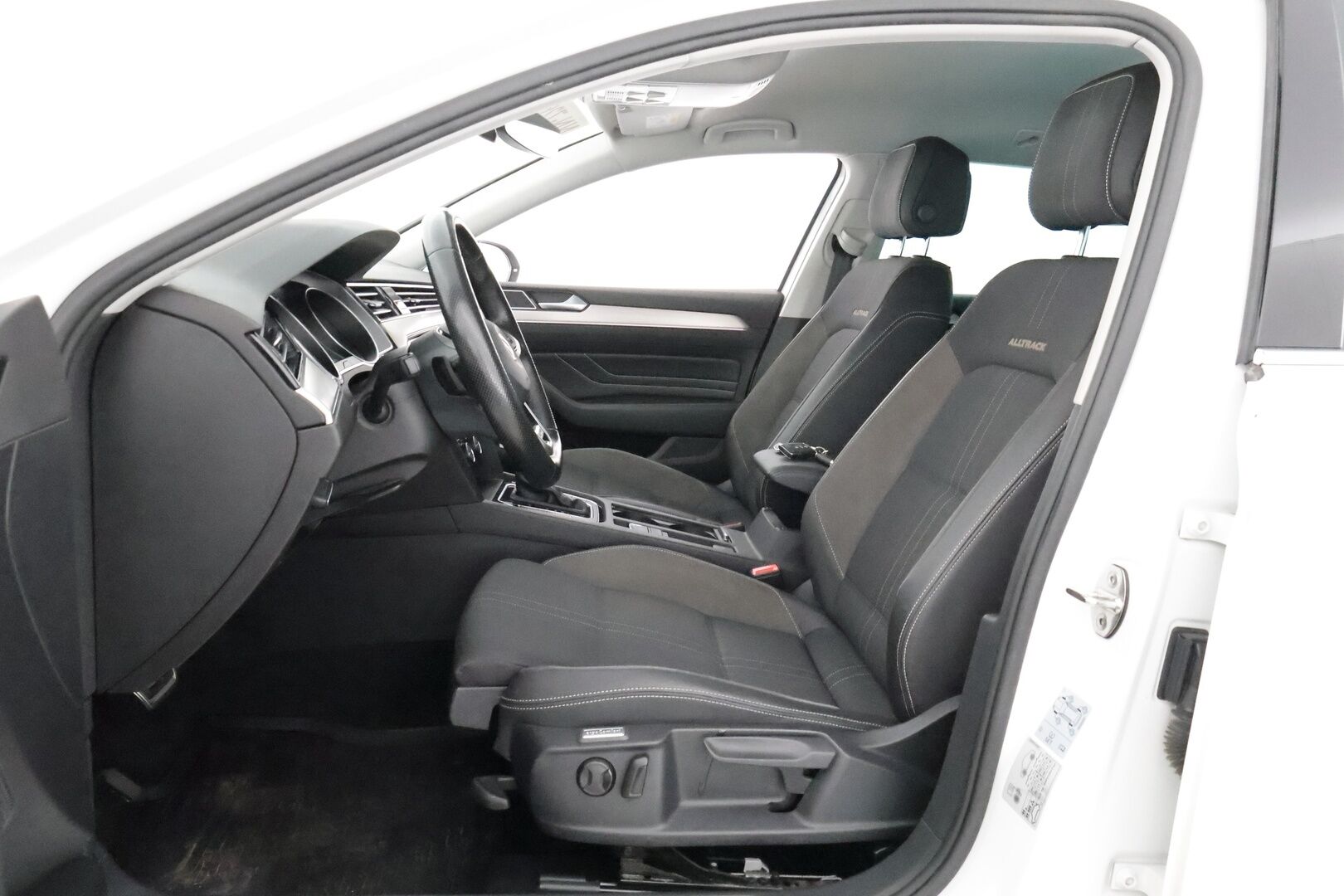 VOLKSWAGEN PASSAT 2020 Variant Alltrack 2,0 TDI SCR 140 kW (190 hv) 4MOTION DSG-automaatti - Webasto | Adapt. Vakkari | Matrix LED | Koukku | Apple&Android | Ratinlämmitin | Jakopää ja mekatroniikka 03/2026