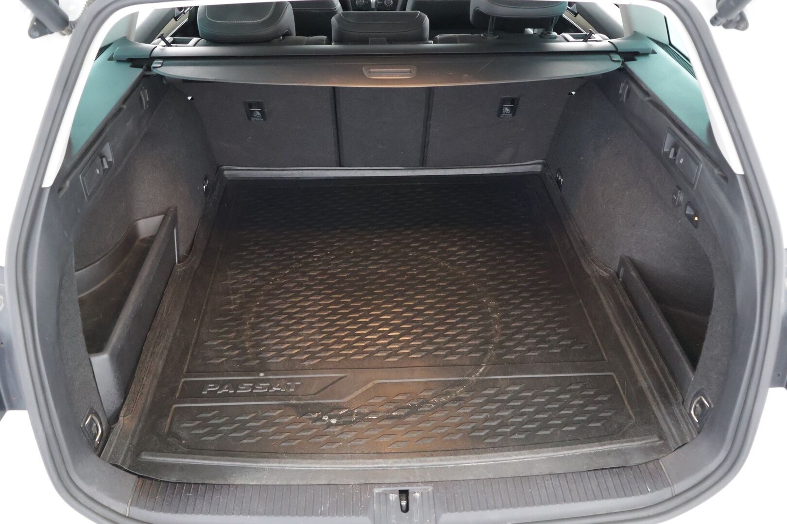 VOLKSWAGEN PASSAT 2020 Variant Alltrack 2,0 TDI SCR 140 kW (190 hv) 4MOTION DSG-automaatti - | ACC | Matrix LED | Navi | Koukku | Apple&Android | Ratinlämmitin | Webasto | Jakopää ja mekatroniikka 03/2026 |