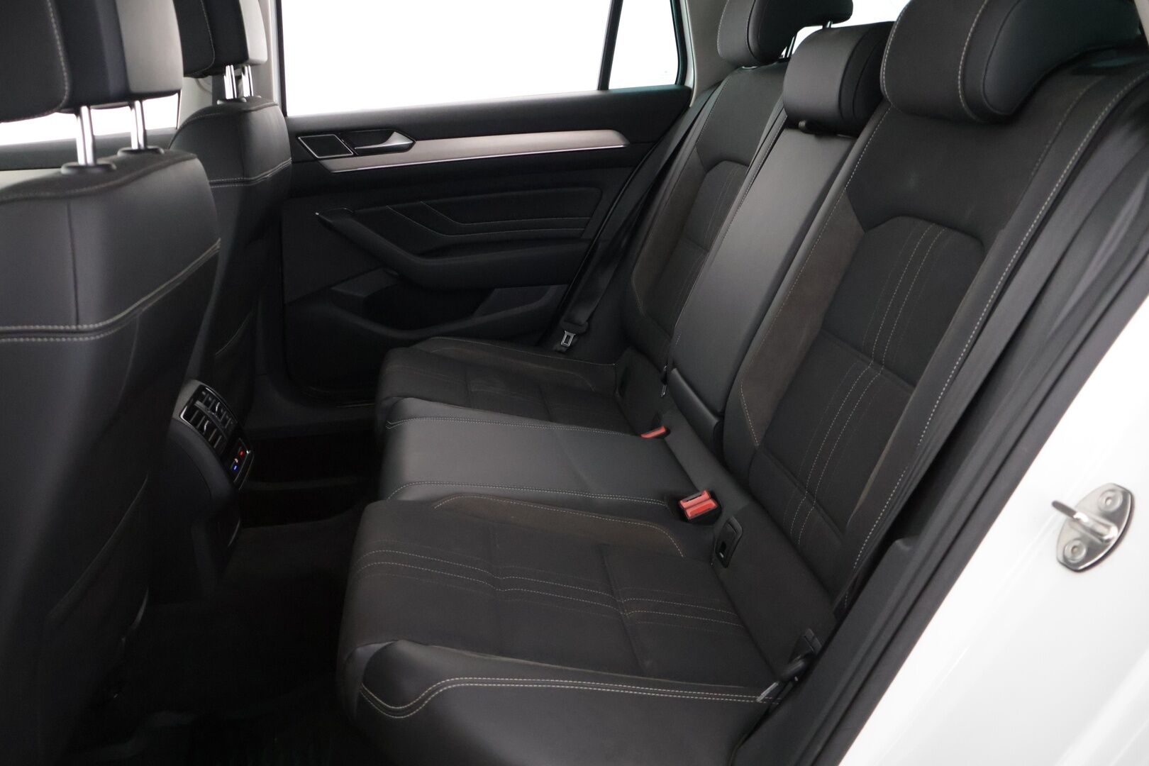 VOLKSWAGEN PASSAT 2020 Variant Alltrack 2,0 TDI SCR 140 kW (190 hv) 4MOTION DSG-automaatti - | ACC | Matrix LED | Navi | Koukku | Apple&Android | Ratinlämmitin | Webasto | Jakopää ja mekatroniikka 03/2026 |