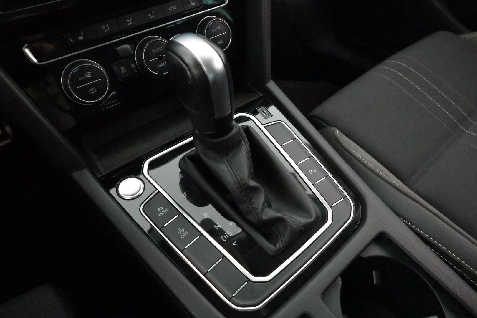 VOLKSWAGEN PASSAT 2020 Variant Alltrack 2,0 TDI SCR 140 kW (190 hv) 4MOTION DSG-automaatti - Webasto | Adapt. Vakkari | Matrix LED | Koukku | Apple&Android | Ratinlämmitin | Jakopää ja mekatroniikka 03/2026
