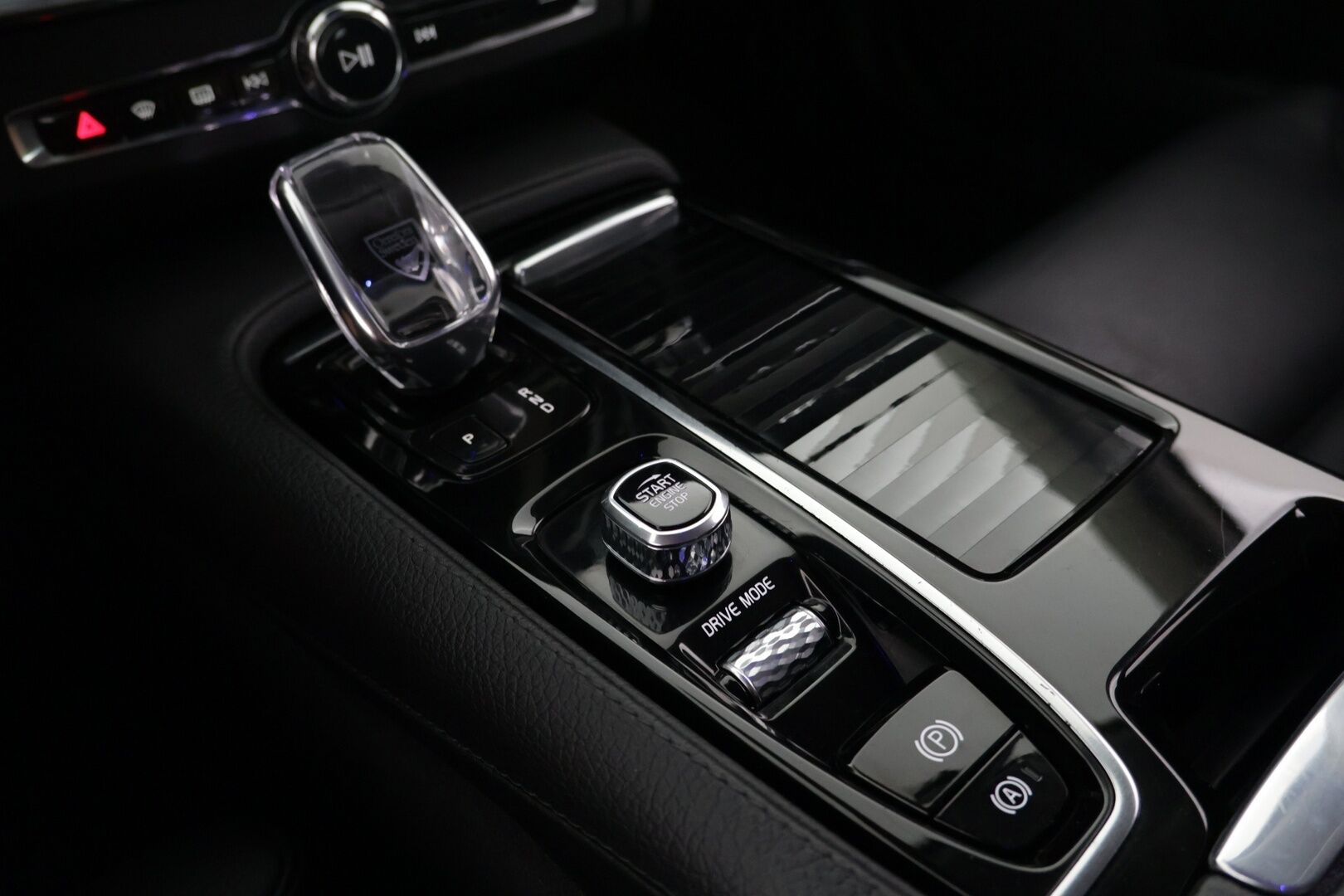 Volvo V90 2021 T8 AWD Recharge Inscription - Webasto / Pilot Assist / Harman&Kardon / Sporttinahat Muistilla / Koukku / P-kamera / BLIS / KeylessGo / 