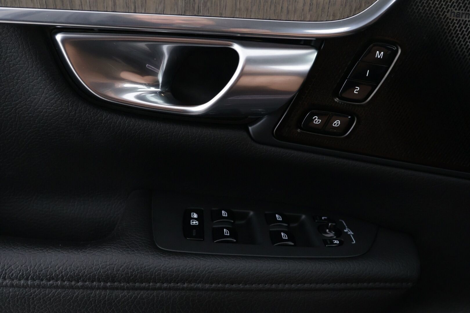 Volvo V90 2021 T8 AWD Recharge Inscription - Webasto / Pilot Assist / Harman&Kardon / Sporttinahat Muistilla / Koukku / P-kamera / BLIS / KeylessGo / 