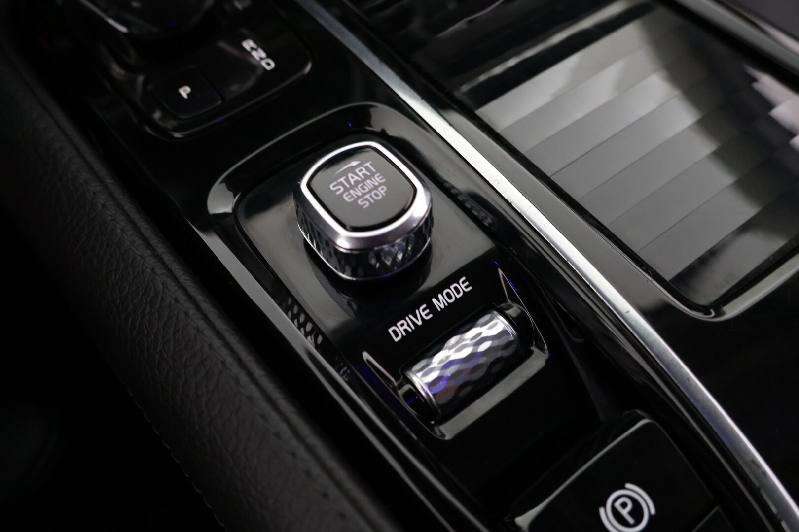 Volvo V90 2021 T8 AWD Recharge Inscription - Webasto / Pilot Assist / Harman&Kardon / Sporttinahat Muistilla / Koukku / P-kamera / BLIS / KeylessGo / 