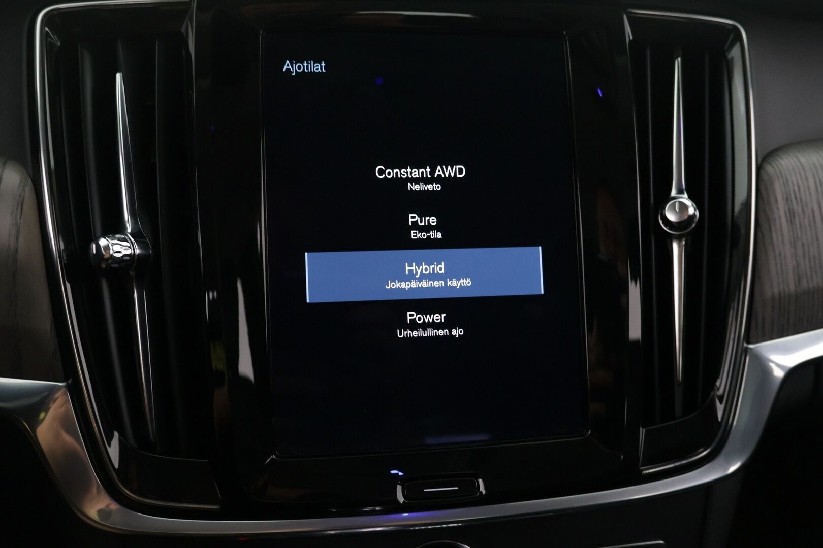 Volvo V90 2021 T8 AWD Recharge Inscription - Webasto / Pilot Assist / Harman&Kardon / Sporttinahat Muistilla / Koukku / P-kamera / BLIS / KeylessGo / 