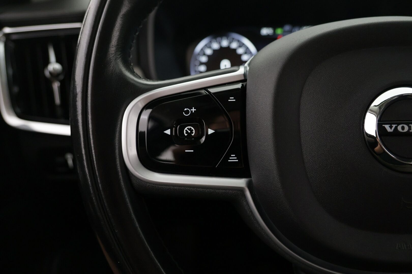 Volvo V90 2021 T8 AWD Recharge Inscription - Webasto / Pilot Assist / Harman&Kardon / Sporttinahat Muistilla / Koukku / P-kamera / BLIS / KeylessGo / 