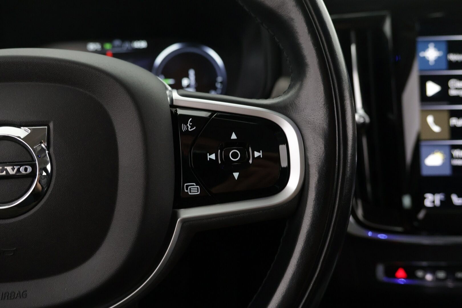 Volvo V90 2021 T8 AWD Recharge Inscription - Webasto / Pilot Assist / Harman&Kardon / Sporttinahat Muistilla / Koukku / P-kamera / BLIS / KeylessGo / 