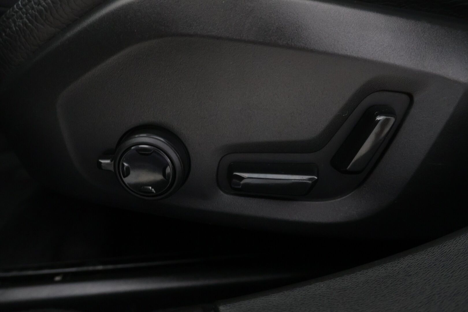 Volvo V90 2021 T8 AWD Recharge Inscription - Webasto / Pilot Assist / Harman&Kardon / Sporttinahat Muistilla / Koukku / P-kamera / BLIS / KeylessGo / 