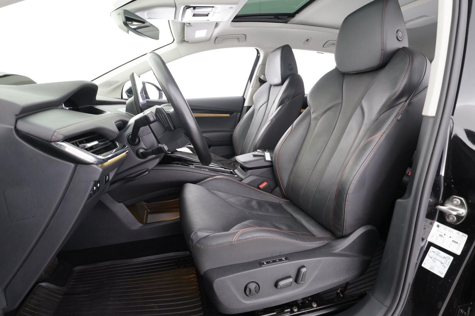 SKODA ENYAQ 2022 80x 4x4 iV Convenience Plus * ACC / ILP / HUD / Koukku / Panorama / 360° / Muistipenkit / Crystal Light Matrix-LED * - Merkkihuollettu / Kahdet Renkaat