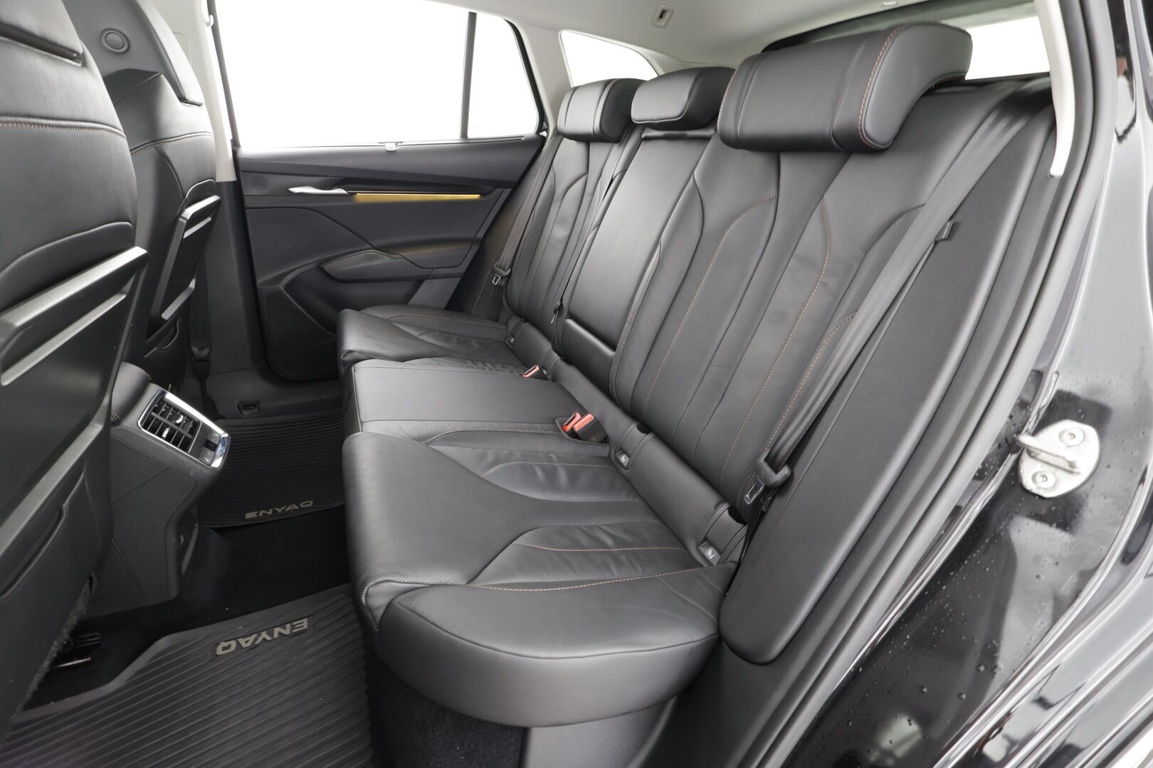 SKODA ENYAQ 2022 80x 4x4 iV Convenience Plus * ACC / ILP / HUD / Koukku / Panorama / 360° / Muistipenkit / Crystal Light Matrix-LED * - Merkkihuollettu / Kahdet Renkaat