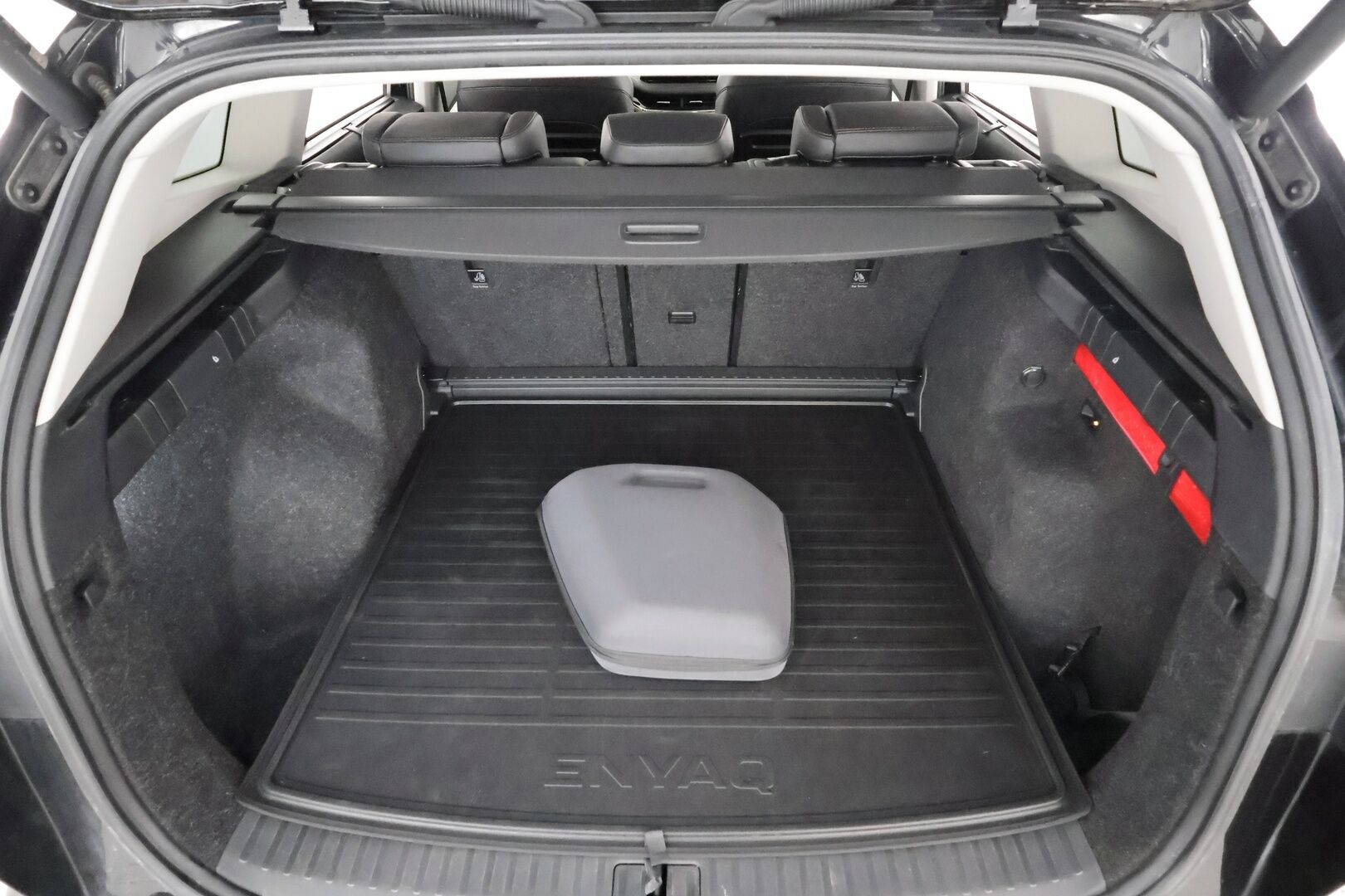 SKODA ENYAQ 2022 80x 4x4 iV Convenience Plus * ACC / ILP / HUD / Koukku / Panorama / 360° / Muistipenkit / Crystal Light Matrix-LED * - Merkkihuollettu / Kahdet Renkaat