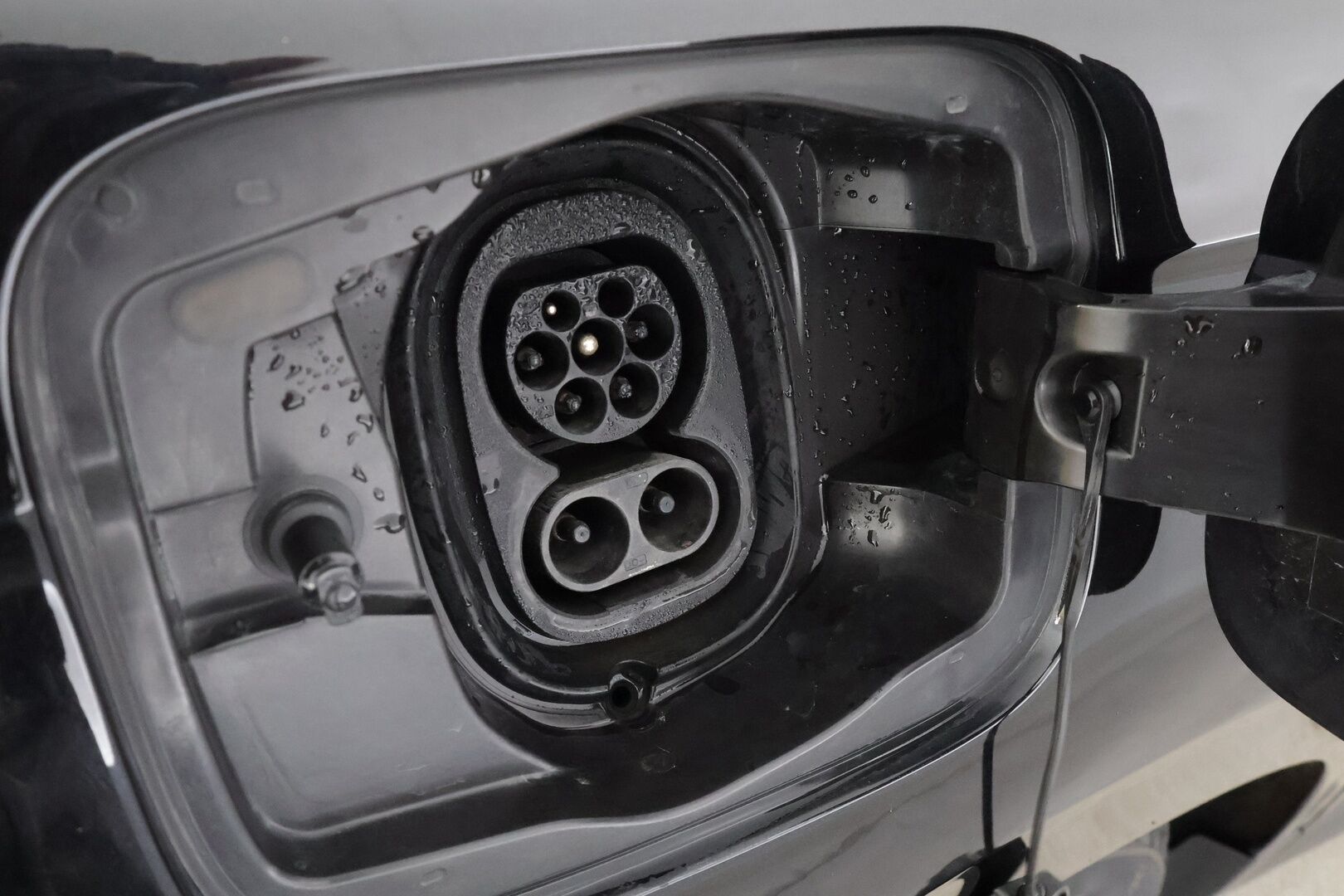 SKODA ENYAQ 2022 80x 4x4 iV Convenience Plus * ACC / ILP / HUD / Koukku / Panorama / 360° / Muistipenkit / Crystal Light Matrix-LED * - Merkkihuollettu / Kahdet Renkaat