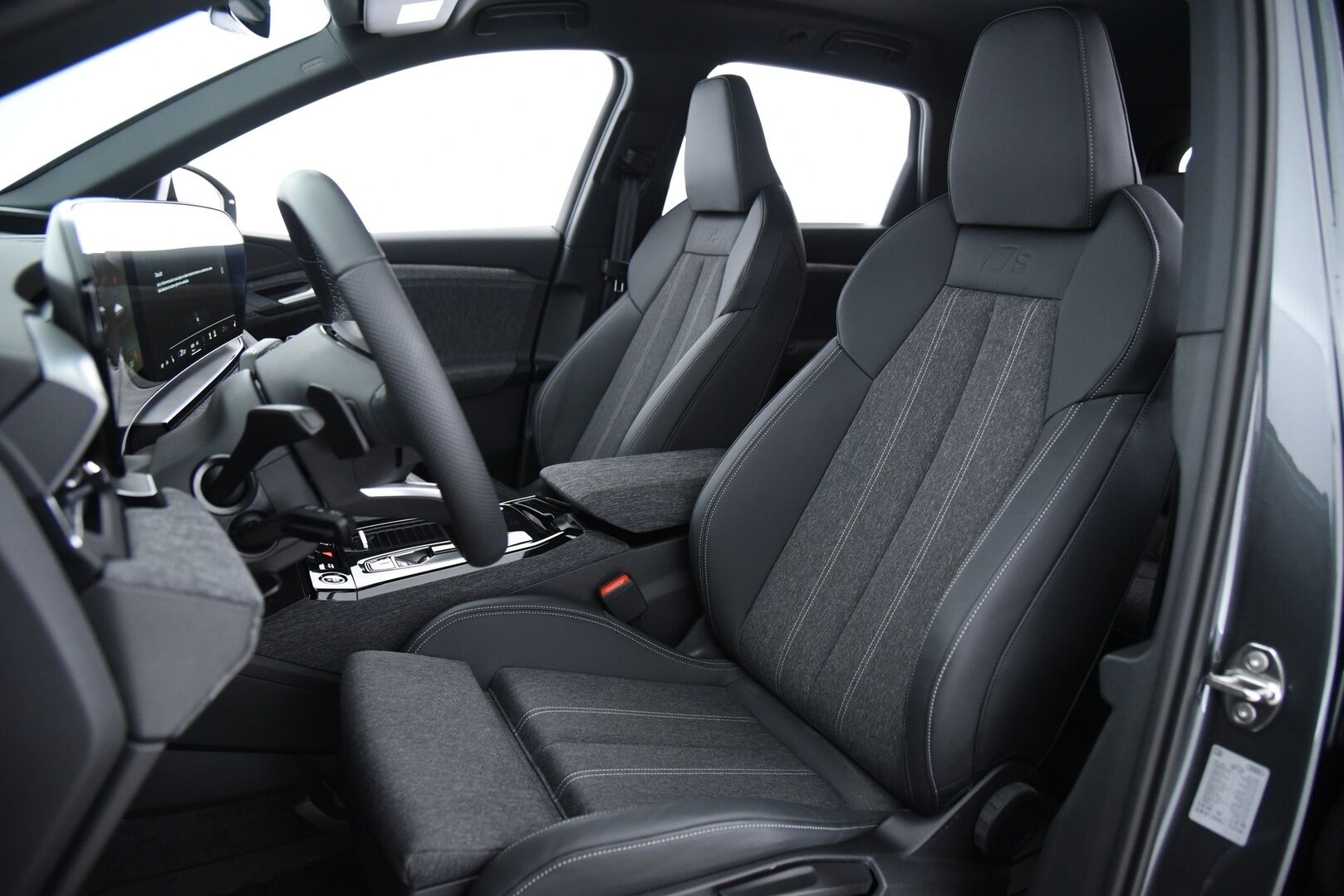 Audi Q6 e-tron 2025 Quattro LE S line / 1. om / Suomi-Auto / Adapt.Vak / 360-Kamera / ILP / KeylessGo / MMI-NAVI - 2,99 % KORKOTARJOUS TÄHÄN AUTOON 7.9. ASTI! - 1. om / Suomi-Auto / Adapt.Vak / Adapt.LED / 360-Kamera / ILP / KeylessGo / MMI-NAVI