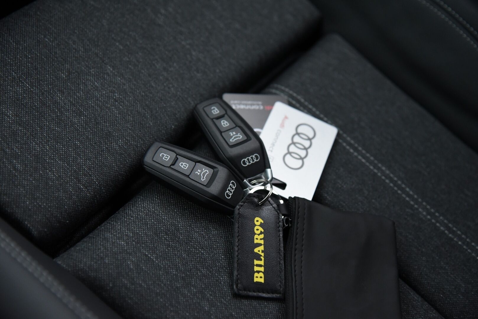 Audi Q6 e-tron 2025 Quattro LE S line / 1. om / Suomi-Auto / Adapt.Vak / 360-Kamera / ILP / KeylessGo / MMI-NAVI - 2,99 % KORKOTARJOUS TÄHÄN AUTOON 7.9. ASTI! - 1. om / Suomi-Auto / Adapt.Vak / Adapt.LED / 360-Kamera / ILP / KeylessGo / MMI-NAVI