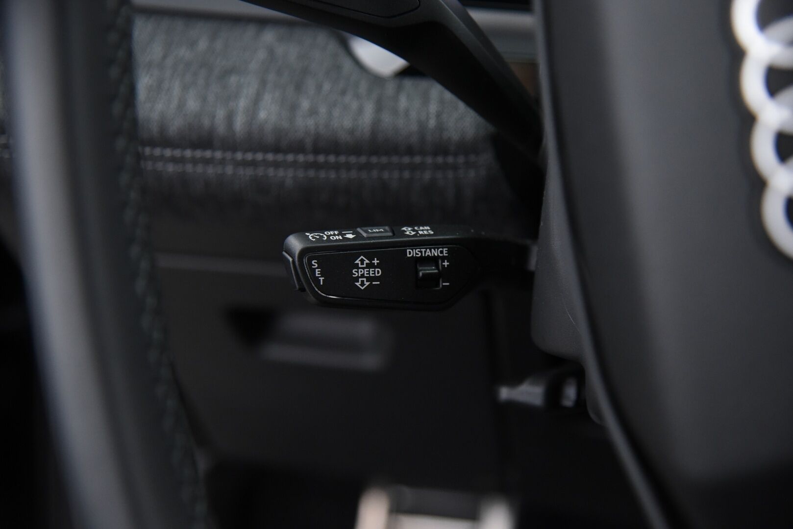 Audi Q6 e-tron 2025 Quattro LE S line / 1. om / Suomi-Auto / Adapt.Vak / 360-Kamera / ILP / KeylessGo / MMI-NAVI - 2,99 % KORKOTARJOUS TÄHÄN AUTOON 7.9. ASTI! - 1. om / Suomi-Auto / Adapt.Vak / Adapt.LED / 360-Kamera / ILP / KeylessGo / MMI-NAVI