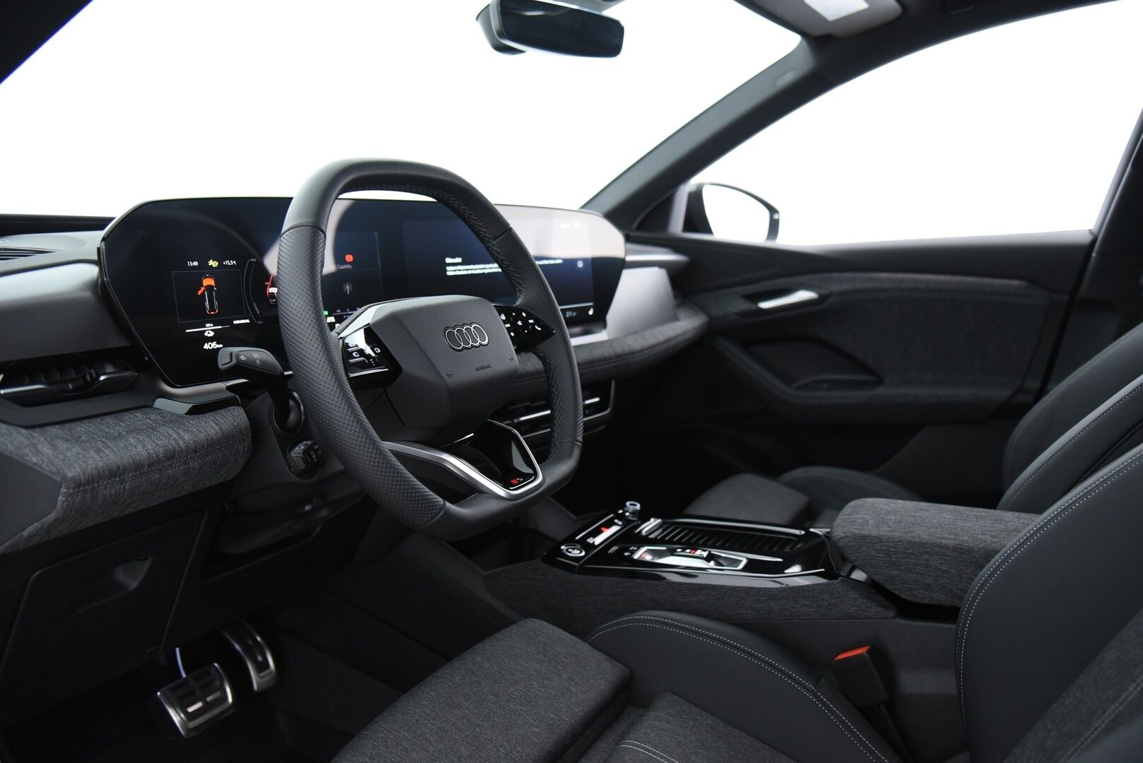 Audi Q6 e-tron 2025 Quattro LE S line / 1. om / Suomi-Auto / Adapt.Vak / 360-Kamera / ILP / KeylessGo / MMI-NAVI - Akuston esilämmitys / Suomi-Auto / Adapt.Vak / Adapt.LED / 360-Kamera / ILP / KeylessGo / MMI-NAVI / 2x Vanteet