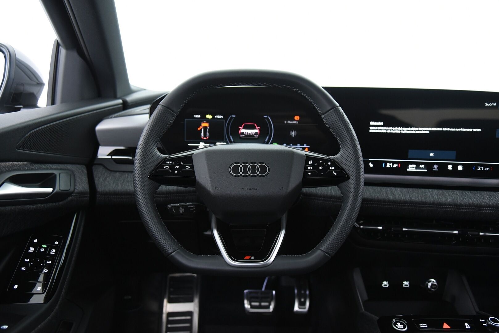 Audi Q6 e-tron 2025 Quattro LE S line / 1. om / Suomi-Auto / Adapt.Vak / 360-Kamera / ILP / KeylessGo / MMI-NAVI - 2,99 % KORKOTARJOUS TÄHÄN AUTOON 7.9. ASTI! - 1. om / Suomi-Auto / Adapt.Vak / Adapt.LED / 360-Kamera / ILP / KeylessGo / MMI-NAVI