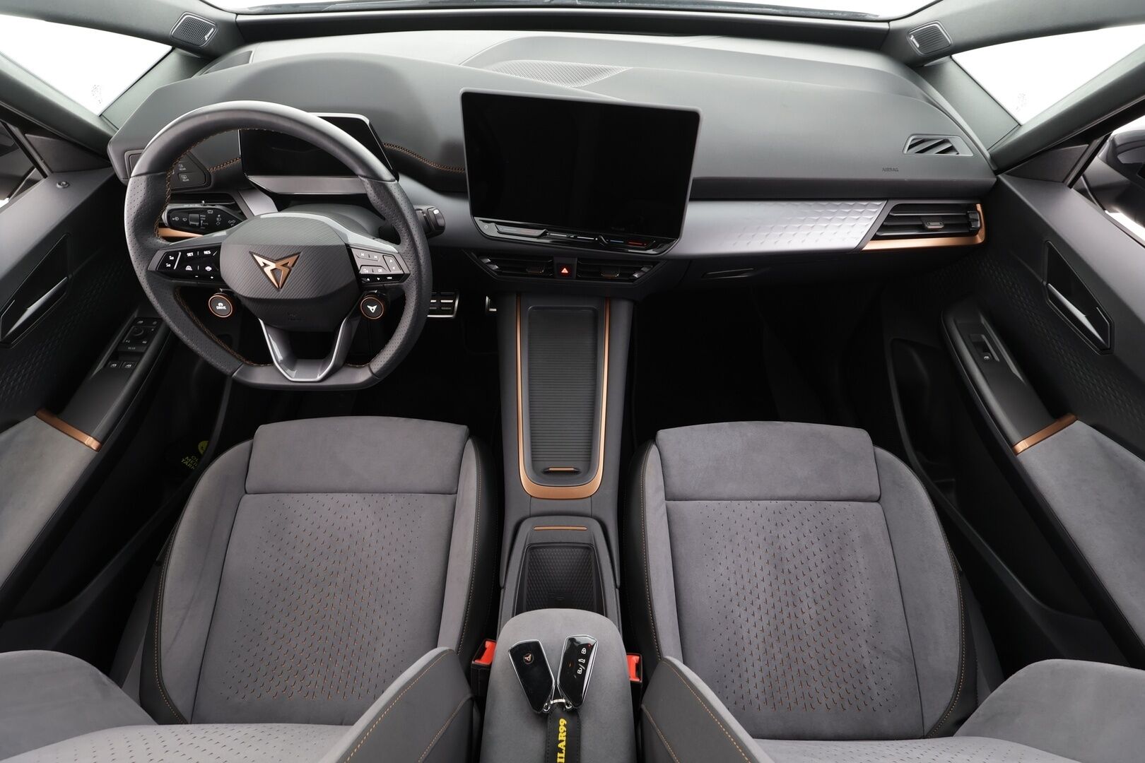 CUPRA Born 2025 e-Boost 170 kW * Lasikatto / ILP / ACC / LED / 360 / Hierovat Sportpenkit / Kaistavahti / Navi / Keyless * - 1-om Suomi-auto / 2x Latauskaapelit / Kahdet renkaat aluvanteilla / Merkkihuollot - HULLUT AVAJAISHULINAT KORKOTARJOUS 3,29 %