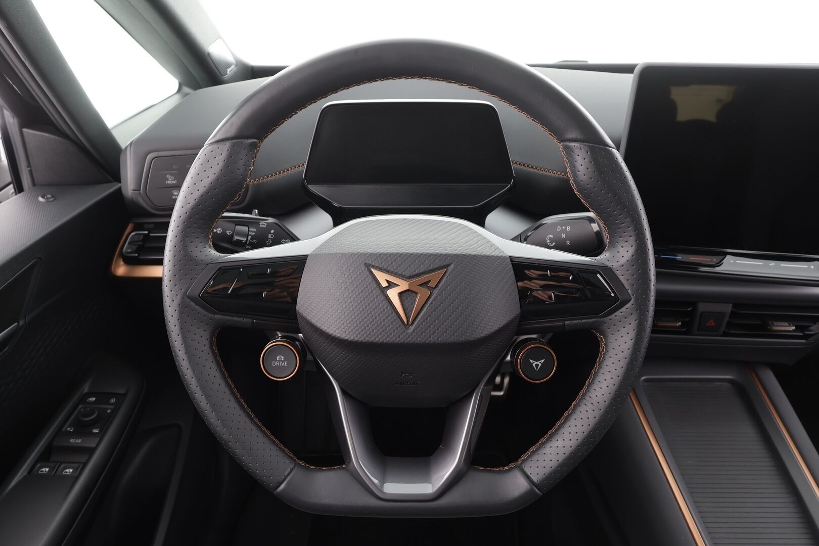 CUPRA Born 2025 e-Boost 170 kW * Lasikatto / ILP / ACC / LED / 360 / Hierovat Sportpenkit / Kaistavahti / Navi / Keyless * - 1-om Suomi-auto / 2x Latauskaapelit / Kahdet renkaat aluvanteilla / Merkkihuollot - HULLUT AVAJAISHULINAT KORKOTARJOUS 3,29 %