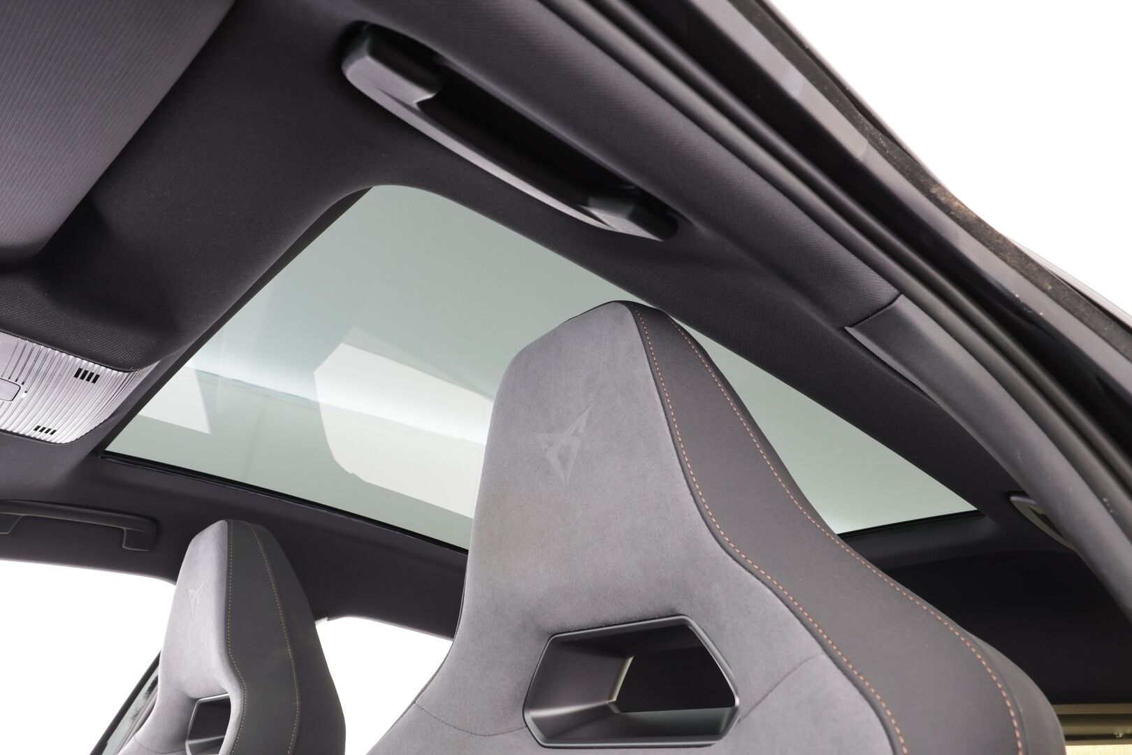 CUPRA Born 2025 e-Boost 170 kW * Lasikatto / ILP / ACC / LED / 360 / Hierovat Sportpenkit / Kaistavahti / Navi / Keyless * - 1-om Suomi-auto / 2x Latauskaapelit / Kahdet renkaat aluvanteilla / Merkkihuollot - HULLUT AVAJAISHULINAT KORKOTARJOUS 3,29 %