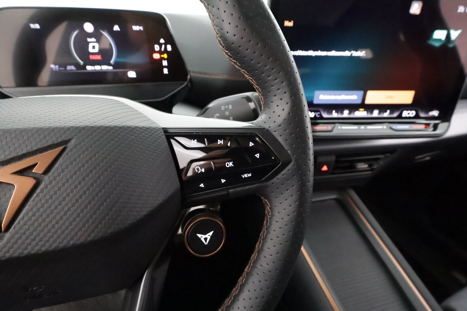 CUPRA Born 2025 e-Boost 170 kW * Lasikatto / ILP / ACC / LED / 360 / Hierovat Sportpenkit / Kaistavahti / Navi / Keyless * - 1-om Suomi-auto / 2x Latauskaapelit / Kahdet renkaat aluvanteilla / Merkkihuollot - HULLUT AVAJAISHULINAT KORKOTARJOUS 3,29 %