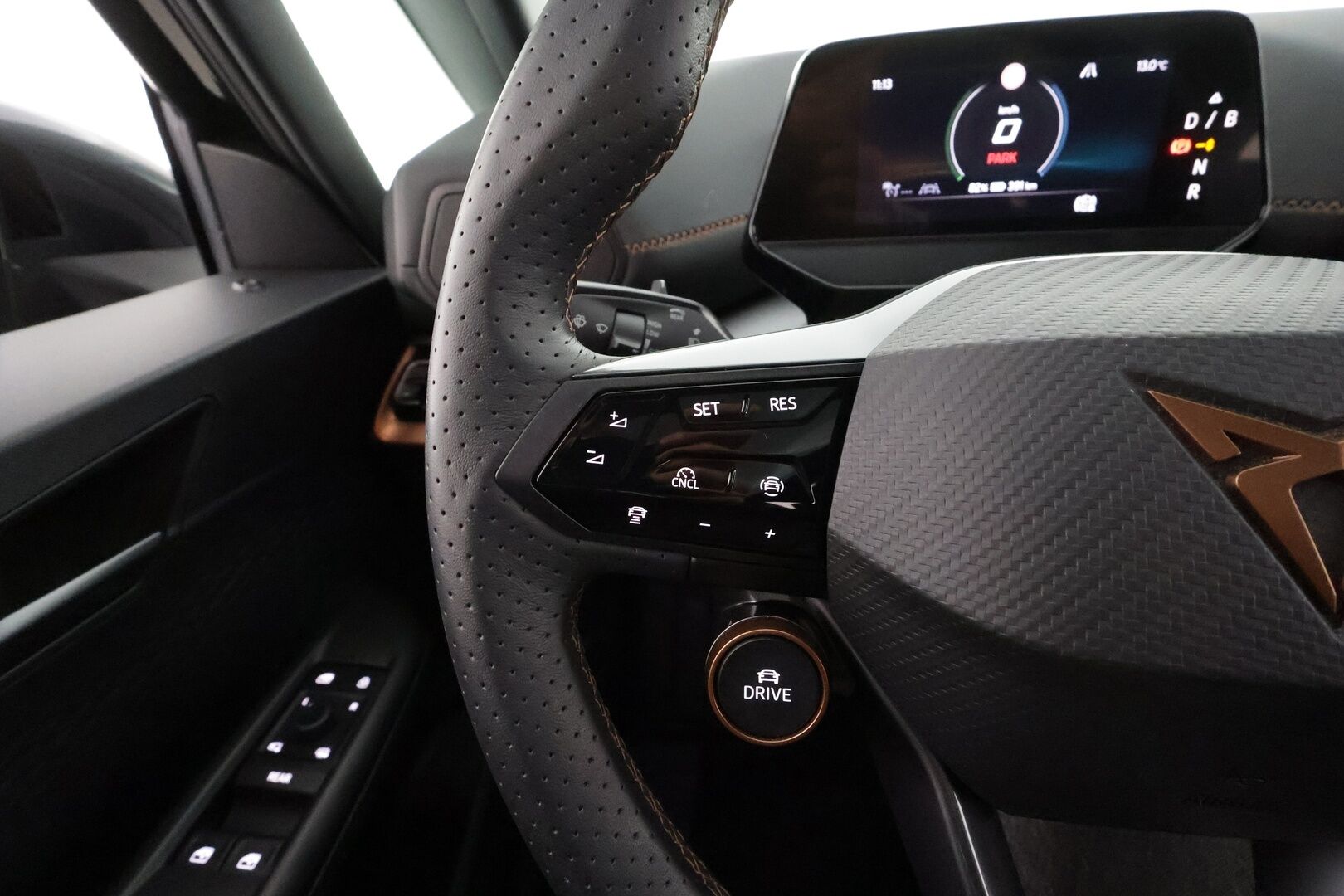 CUPRA Born 2025 e-Boost 170 kW * Lasikatto / ILP / ACC / LED / 360 / Hierovat Sportpenkit / Kaistavahti / Navi / Keyless * - 1-om Suomi-auto / 2x Latauskaapelit / Kahdet renkaat aluvanteilla / Merkkihuollot - HULLUT AVAJAISHULINAT KORKOTARJOUS 3,29 %