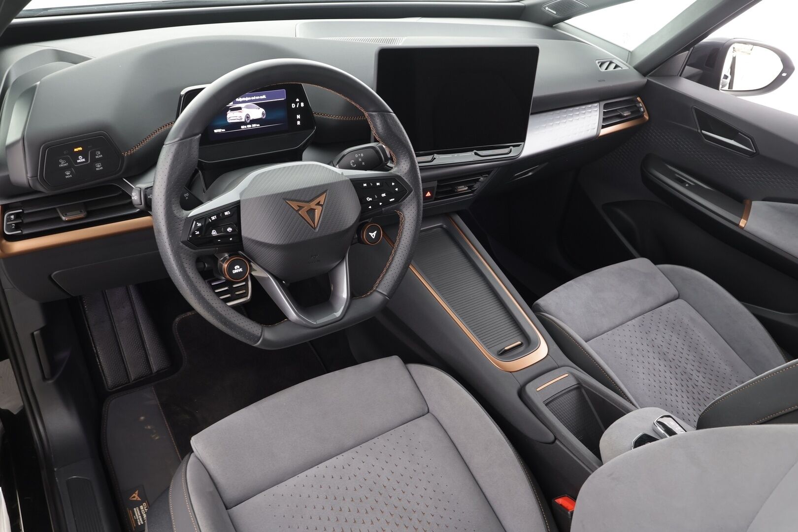 CUPRA Born 2025 e-Boost 170 kW * Lasikatto / ILP / ACC / LED / 360 / Hierovat Sportpenkit / Kaistavahti / Navi / Keyless * - 1-om Suomi-auto / 2x Latauskaapelit / Kahdet renkaat aluvanteilla / Merkkihuollot - HULLUT AVAJAISHULINAT KORKOTARJOUS 3,29 %