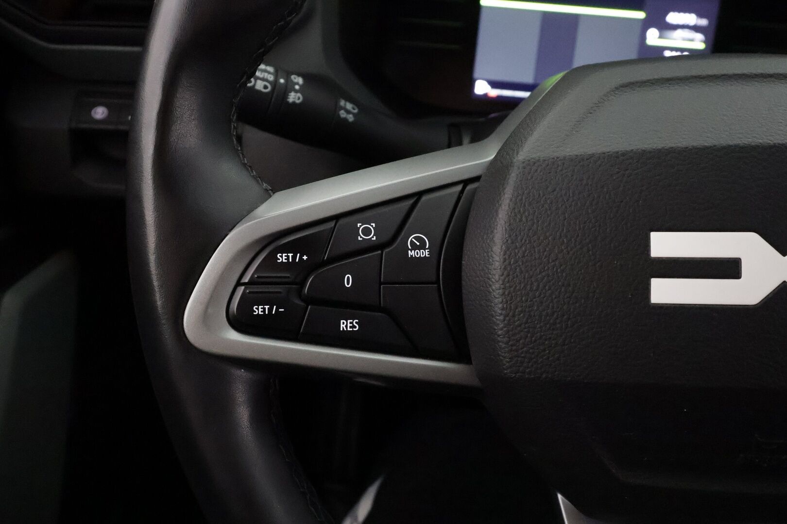 Dacia Duster 2024 TCe 130 4x4 Extreme - | LED | Koukku | Vakkari | P.kamera ja tutkat | Lämm. ratti | Lane Assist | BSM | Apple & Android | Digimittari | Lohko+sisälämmitin | Merkkihuollettu | 