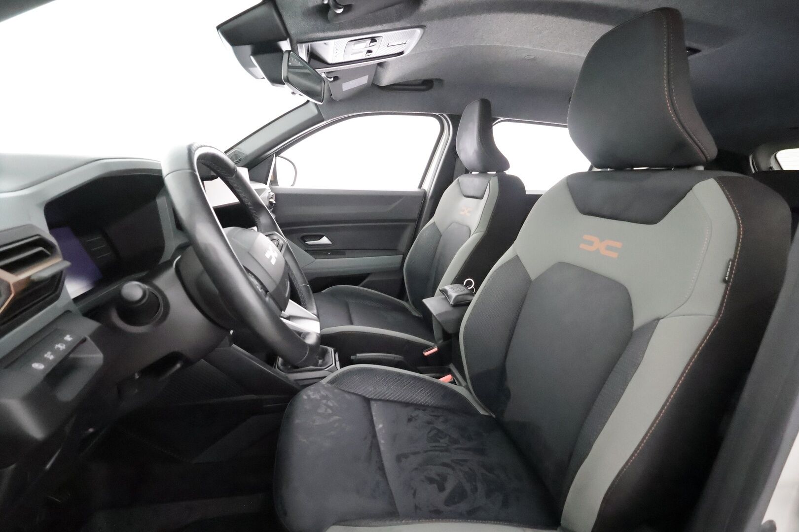 Dacia Duster 2024 TCe 130 4x4 Extreme - | LED | Koukku | Vakkari | P.kamera ja tutkat | Lämm. ratti | Lane Assist | BSM | Apple & Android | Digimittari | Lohko+sisälämmitin | Merkkihuollettu | 