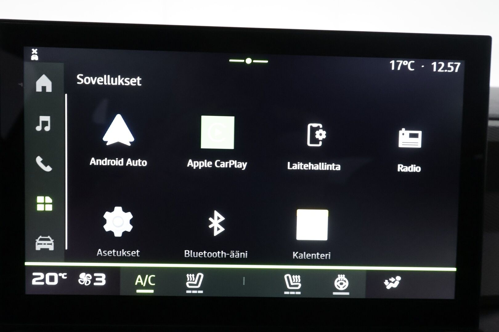 Dacia Duster 2024 TCe 130 4x4 Extreme - | LED | Koukku | Vakkari | P.kamera ja tutkat | Lämm. ratti | Lane Assist | BSM | Apple & Android | Digimittari | Lohko+sisälämmitin | Merkkihuollettu | 