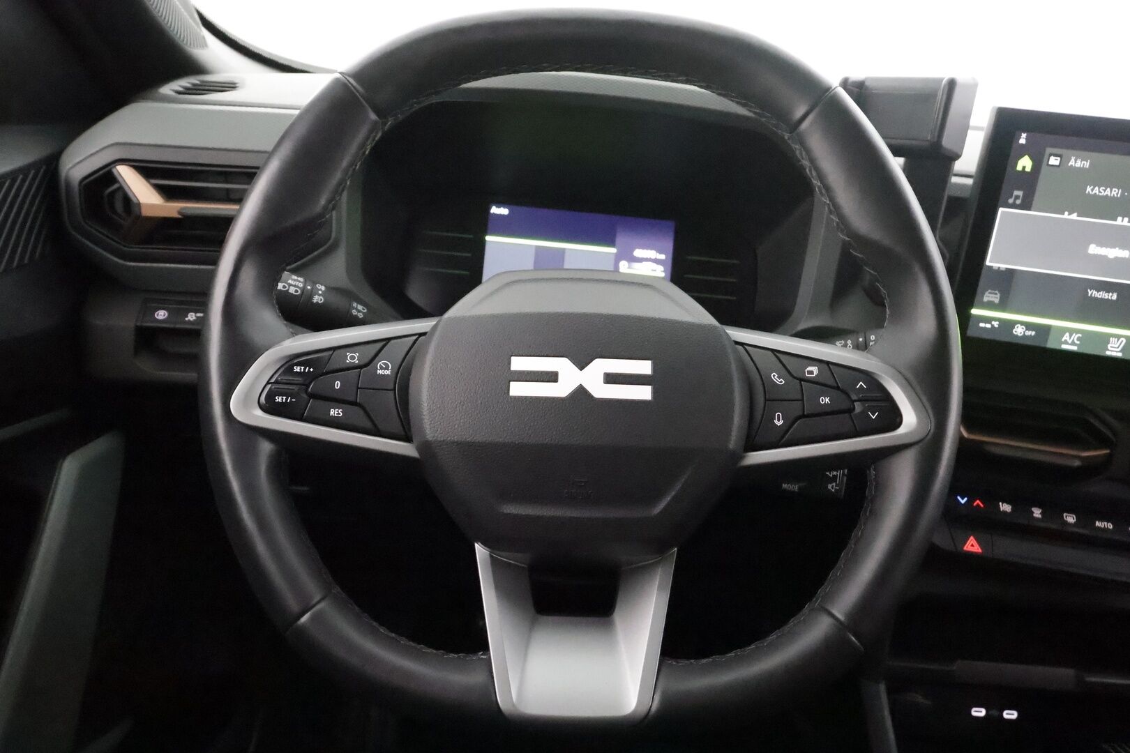 Dacia Duster 2024 TCe 130 4x4 Extreme - | LED | Koukku | Vakkari | P.kamera ja tutkat | Lämm. ratti | Lane Assist | BSM | Apple & Android | Digimittari | Lohko+sisälämmitin | Merkkihuollettu | 