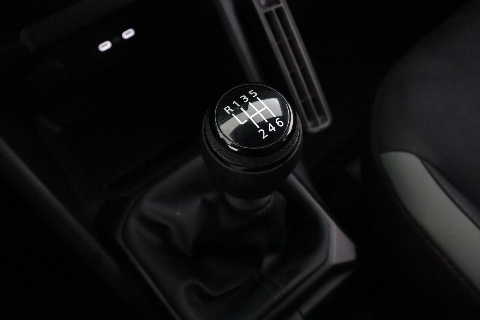 Dacia Duster 2024 TCe 130 4x4 Extreme - | LED | Koukku | Vakkari | P.kamera ja tutkat | Lämm. ratti | Lane Assist | BSM | Apple & Android | Digimittari | Lohko+sisälämmitin | Merkkihuollettu | 