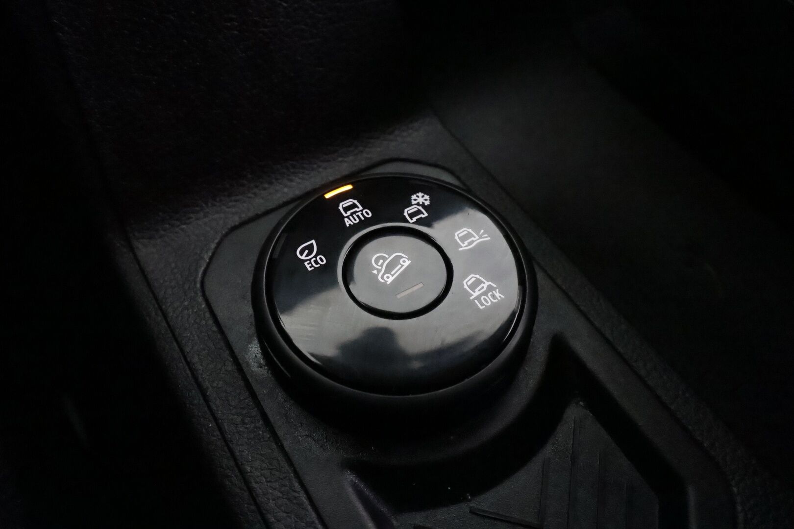 Dacia Duster 2024 TCe 130 4x4 Extreme - | LED | Koukku | Vakkari | P.kamera ja tutkat | Lämm. ratti | Lane Assist | BSM | Apple & Android | Digimittari | Lohko+sisälämmitin | Merkkihuollettu | 