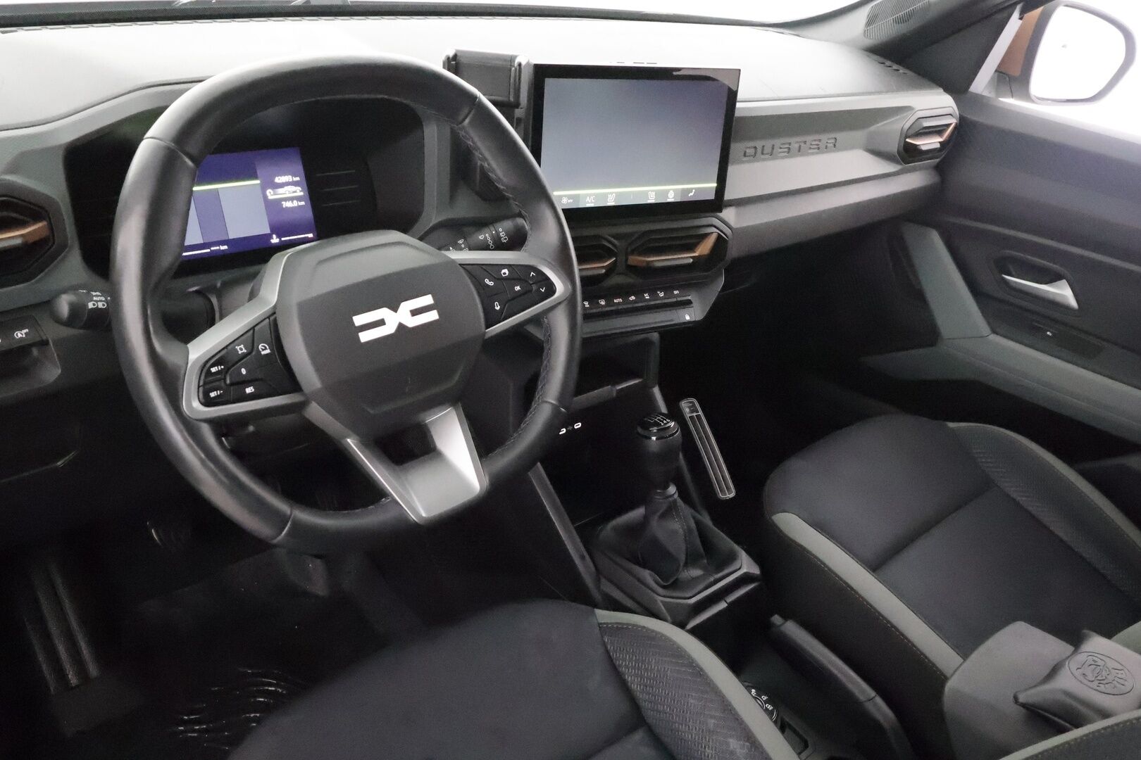 Dacia Duster 2024 TCe 130 4x4 Extreme - | LED | Koukku | Vakkari | P.kamera ja tutkat | Lämm. ratti | Lane Assist | BSM | Apple & Android | Digimittari | Lohko+sisälämmitin | Merkkihuollettu | 