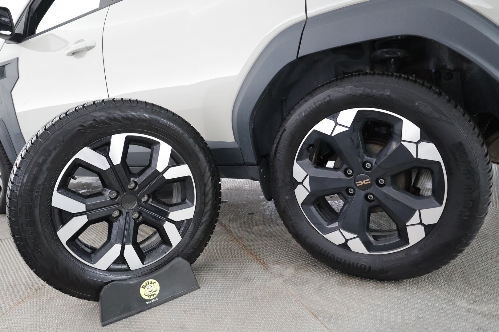 Dacia Duster 2024 TCe 130 4x4 Extreme - | LED | Koukku | Vakkari | P.kamera ja tutkat | Lämm. ratti | Lane Assist | BSM | Apple & Android | Digimittari | Lohko+sisälämmitin | Merkkihuollettu | 