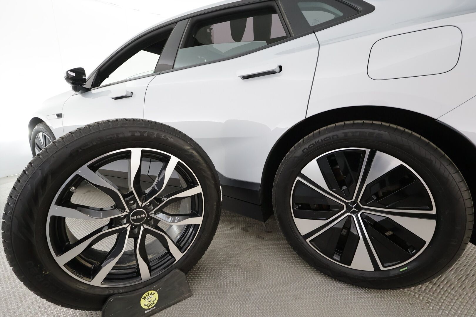 Polestar 4 2024 Long Range Dual Motor 100kwh - |1.Om Suomi-auto | ACC | HUD | H&K | Lasikatto | Ilmastoidut nahat | 360° | ILP | Pixel LED | Hieronta | Keyless | Kahdet renkaat aluvanteilla | Merkkihuollettu|