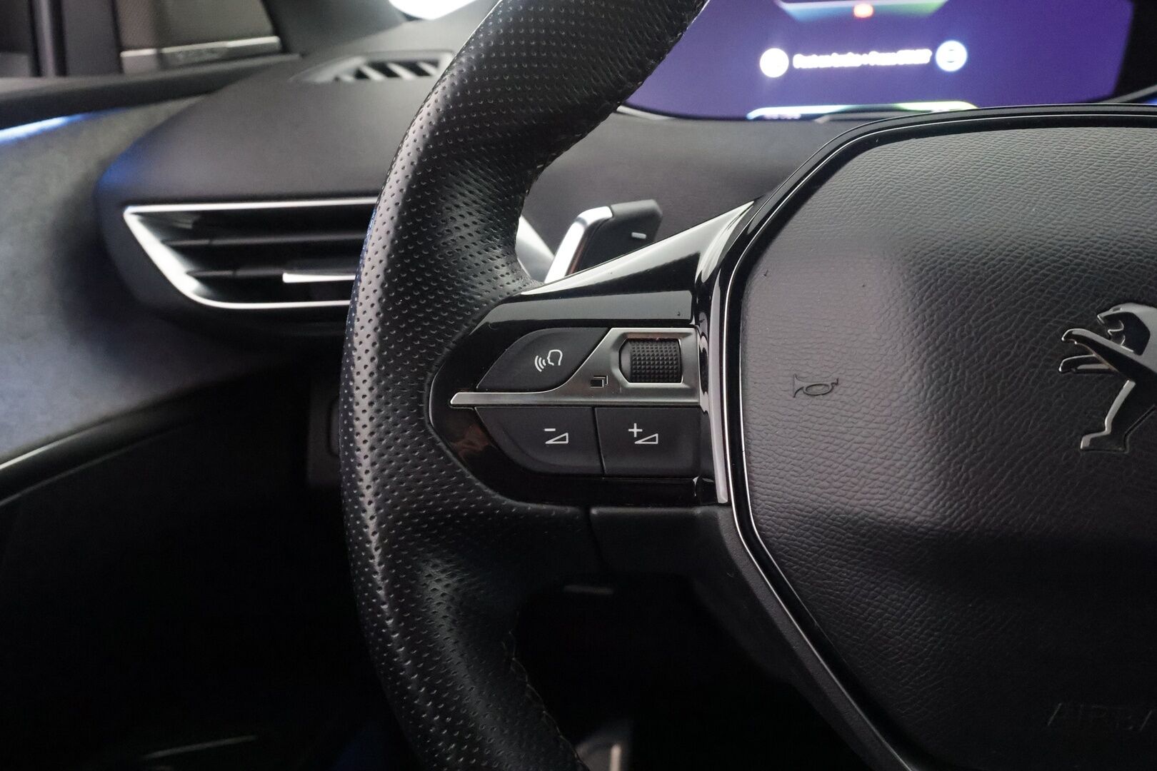 Peugeot 3008 2021 GT Hybrid4 300 EAT8-automaatti - | ACC | Koukku | Focal | Muistipenkki hieronnalla | Nahka-alcantara | Keyless | LED | P.kamera | Apple & Android | Lane Assist | BSM | 2x renkaat aluin | 