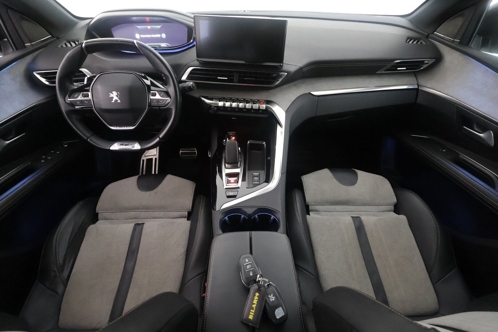 Peugeot 3008 2021 GT Hybrid4 300 EAT8-automaatti - | ACC | Koukku | Focal | Muistipenkki hieronnalla | Nahka-alcantara | Keyless | LED | P.kamera | Apple & Android | Lane Assist | BSM | 2x renkaat aluin | 