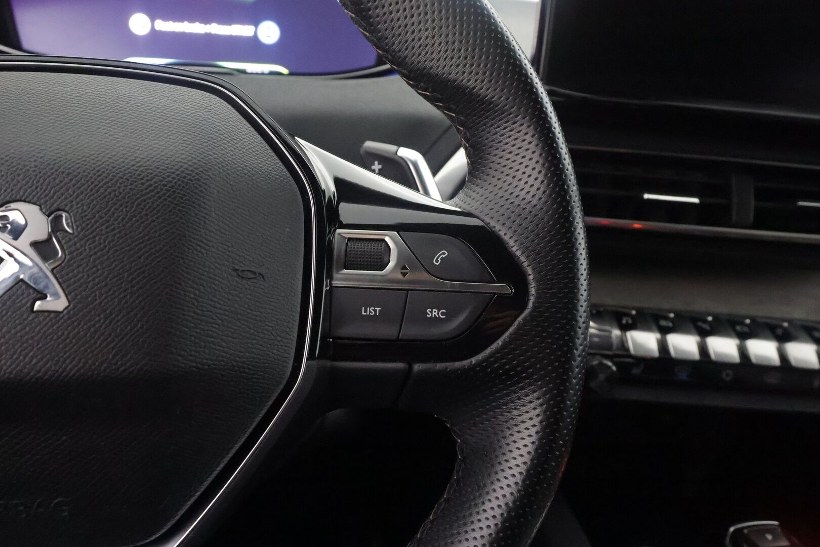 Peugeot 3008 2021 GT Hybrid4 300 EAT8-automaatti - | ACC | Koukku | Focal | Muistipenkki hieronnalla | Nahka-alcantara | Keyless | LED | P.kamera | Apple & Android | Lane Assist | BSM | 2x renkaat aluin | 