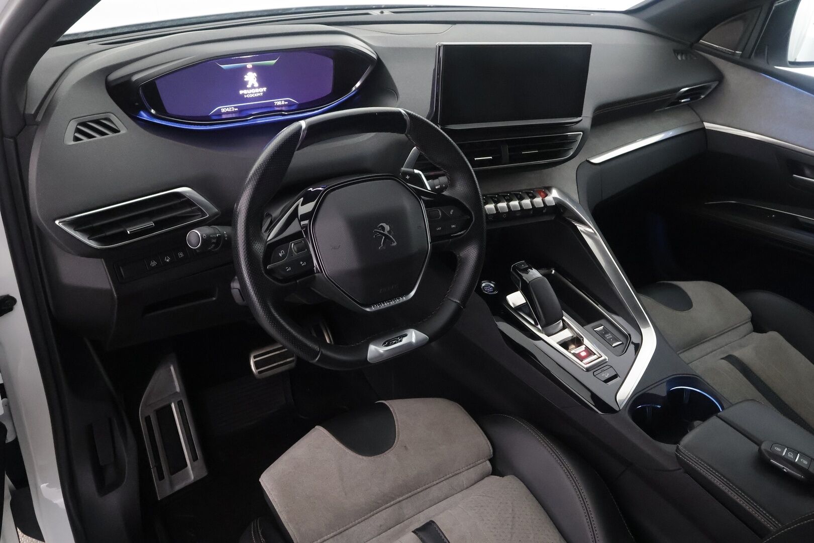 Peugeot 3008 2021 GT Hybrid4 300 EAT8-automaatti - | ACC | Koukku | Focal | Muistipenkki hieronnalla | Nahka-alcantara | Keyless | LED | P.kamera | Apple & Android | Lane Assist | BSM | 2x renkaat aluin | 