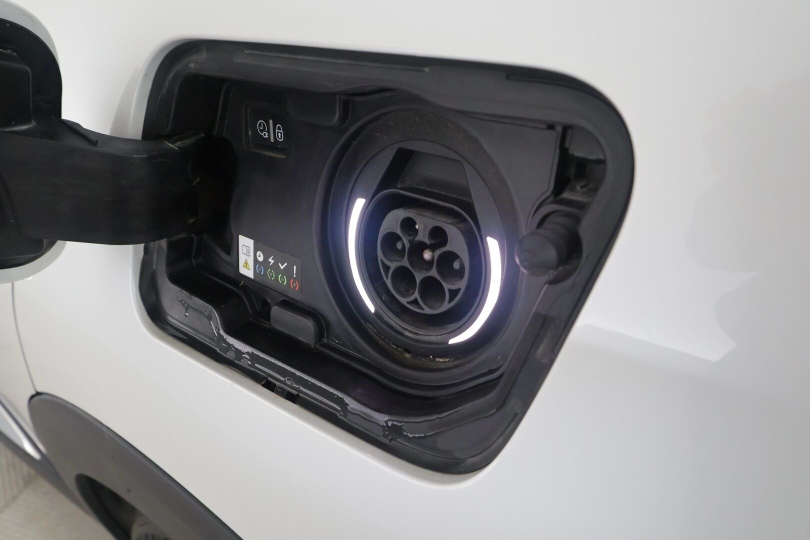 Peugeot 3008 2021 GT Hybrid4 300 EAT8-automaatti - | ACC | Koukku | Focal | Muistipenkki hieronnalla | Nahka-alcantara | Keyless | LED | P.kamera | Apple & Android | Lane Assist | BSM | 2x renkaat aluin | 