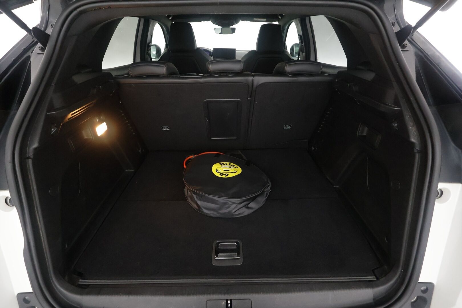 Peugeot 3008 2021 GT Hybrid4 300 EAT8-automaatti - | ACC | Koukku | Focal | Muistipenkki hieronnalla | Nahka-alcantara | Keyless | LED | P.kamera | Apple & Android | Lane Assist | BSM | 2x renkaat aluin | 