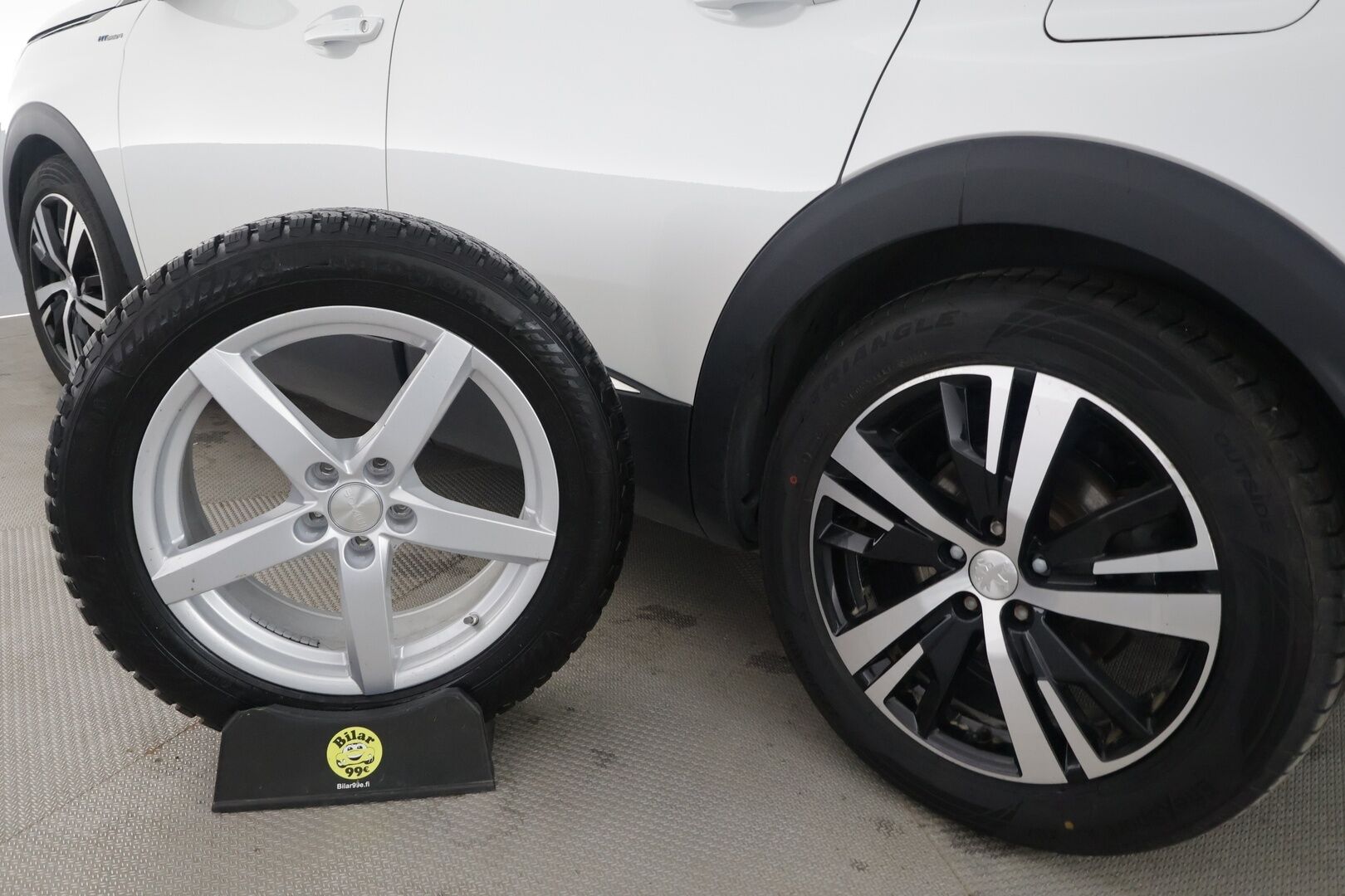 Peugeot 3008 2021 GT Hybrid4 300 EAT8-automaatti - | ACC | Koukku | Focal | Muistipenkki hieronnalla | Nahka-alcantara | Keyless | LED | P.kamera | Apple & Android | Lane Assist | BSM | 2x renkaat aluin | 