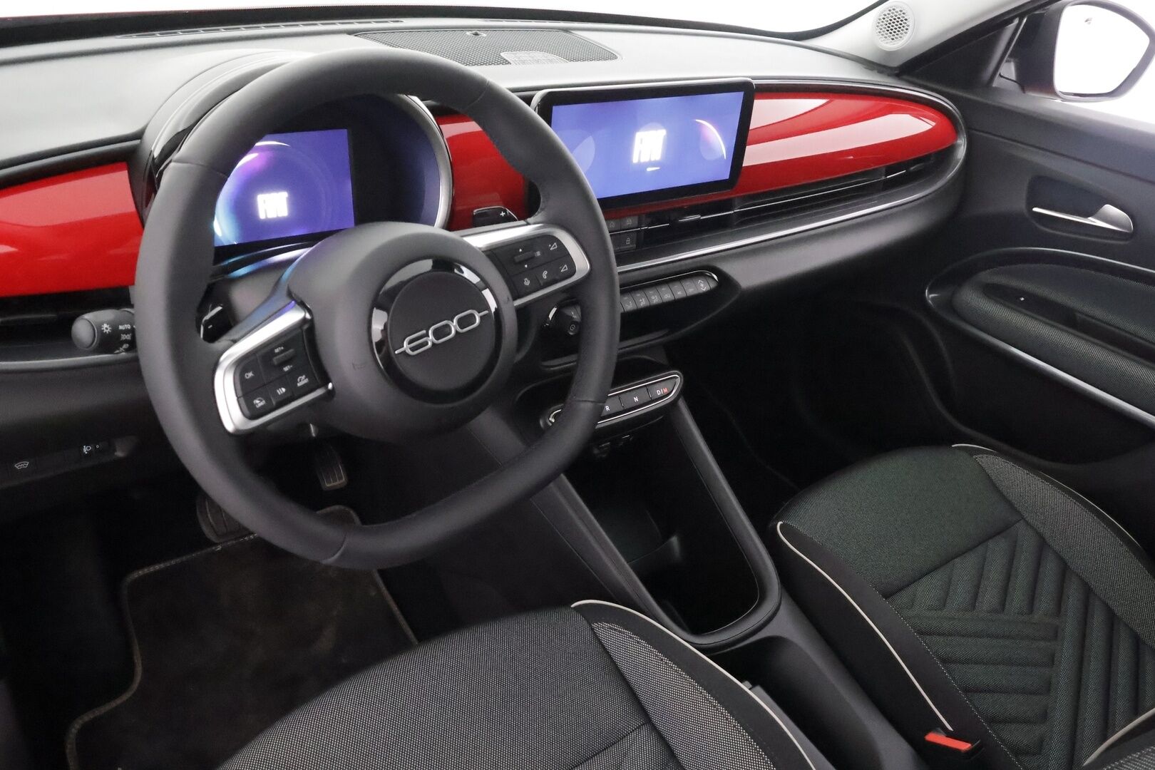 Fiat 600 2025 Hybrid Automaatti Summer Edition - | Vakkari | LED | Digimittaristo | Ambient Light | Lane Assist | Hätäjarrutusavustin | Apple & Android | 2x renkaat aluin | Merkkihuollettu |