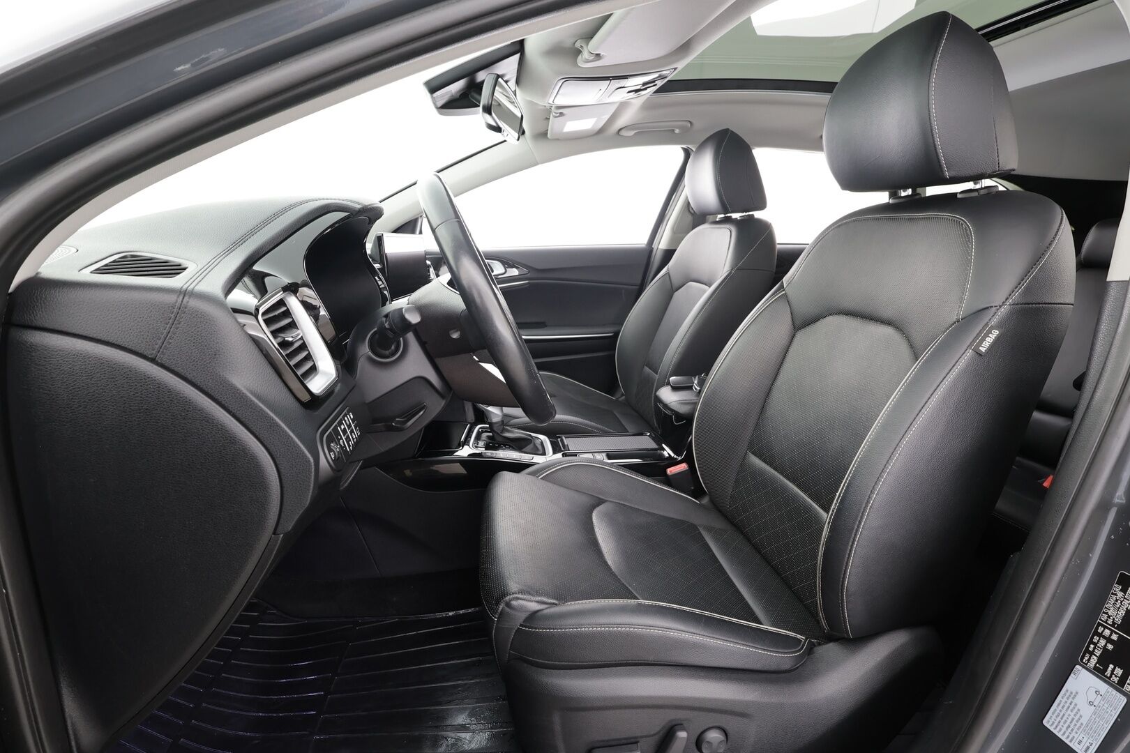 Kia Ceed 2022 1,6 GDI Plug-In Hybrid Business Premium SW DCT * ACC / P.kamera / Muistipenkki / Navi / Ilmastoidut nahat / Panorama * - Keyless / Kahdet renkaat aluvanteilla / Merkkihuollettu