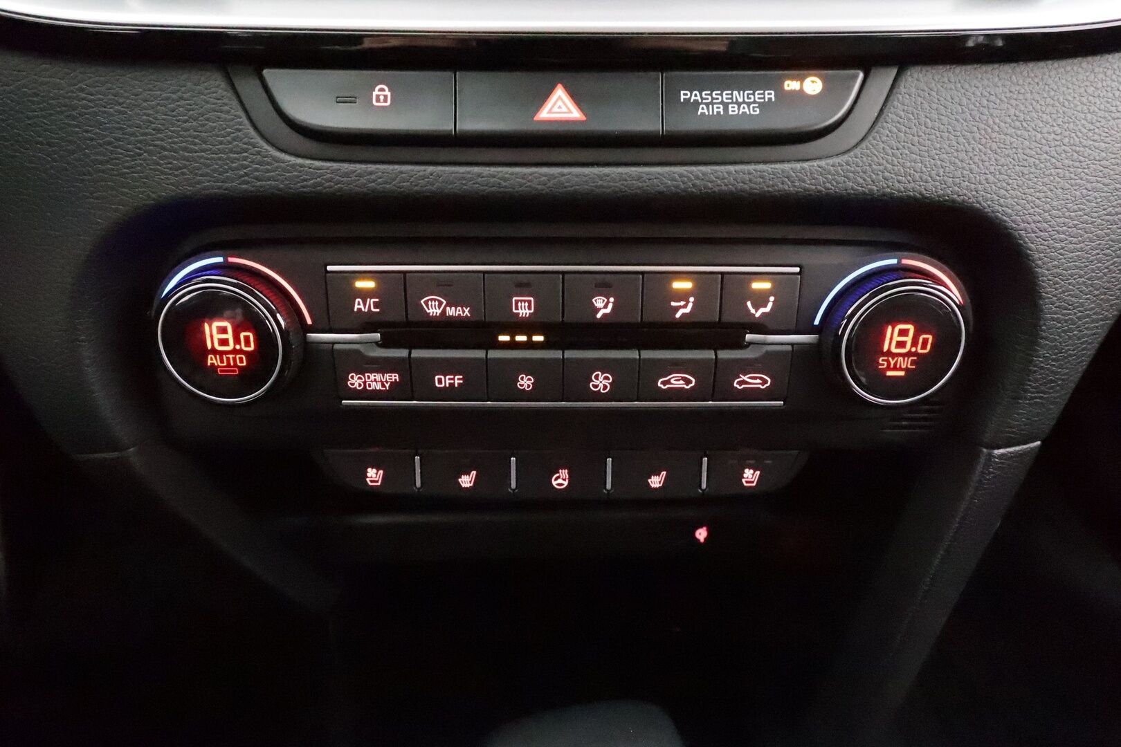 Kia Ceed 2022 1,6 GDI Plug-In Hybrid Business Premium SW DCT * ACC / P.kamera / Muistipenkki / Navi / Ilmastoidut nahat / Panorama * - Keyless / Kahdet renkaat aluvanteilla / Merkkihuollettu